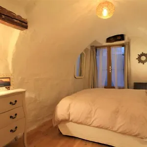 https://la-maison-laugier-charme-confort-authenticite.fr-provencehotel.com